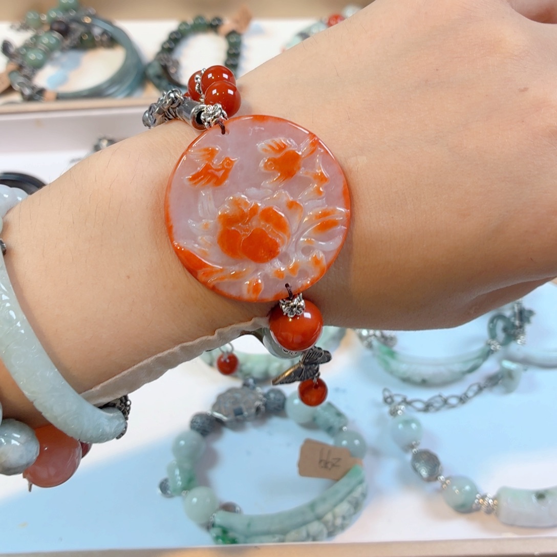 丫***头未镶嵌手链翡翠手串