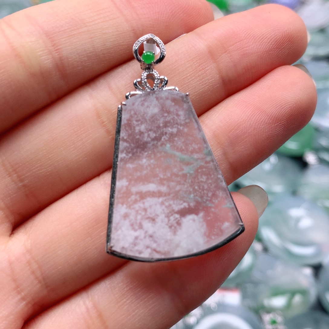 翡翠颈饰18K金镶嵌天然翡翠