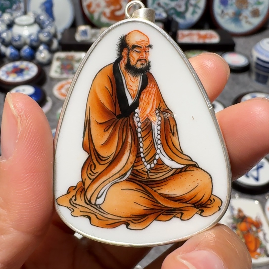 云***人瓷片精品挂件一个