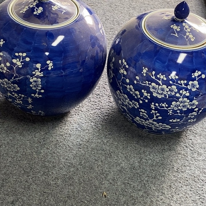 馒***头青花罐一对，青花罐一对