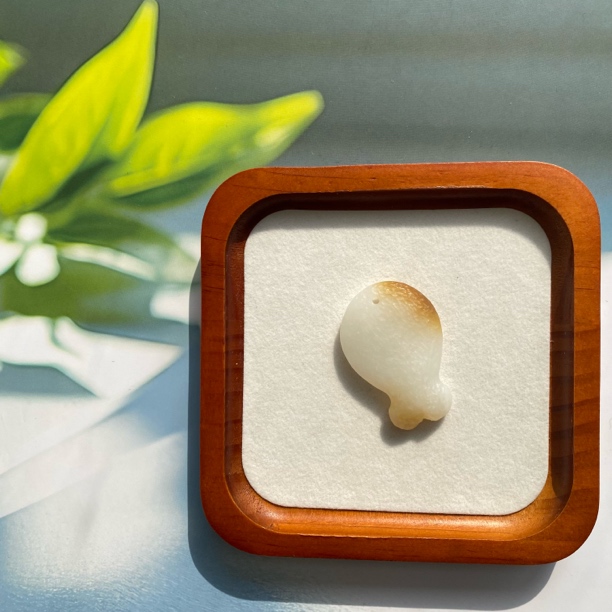 天然和田玉糖白小鱼吊坠男女同款经典简约百搭玉石吊坠