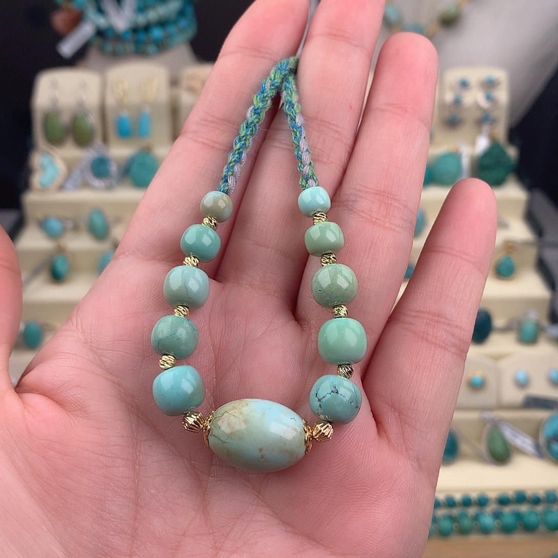 绿松石未镶嵌颈饰