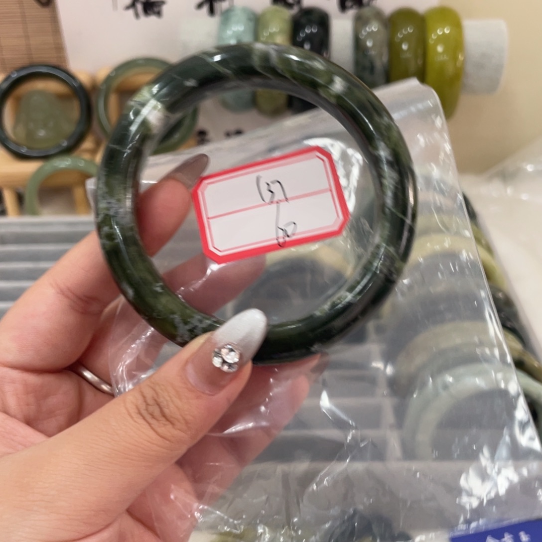 蛇纹石玉手镯未镶嵌
