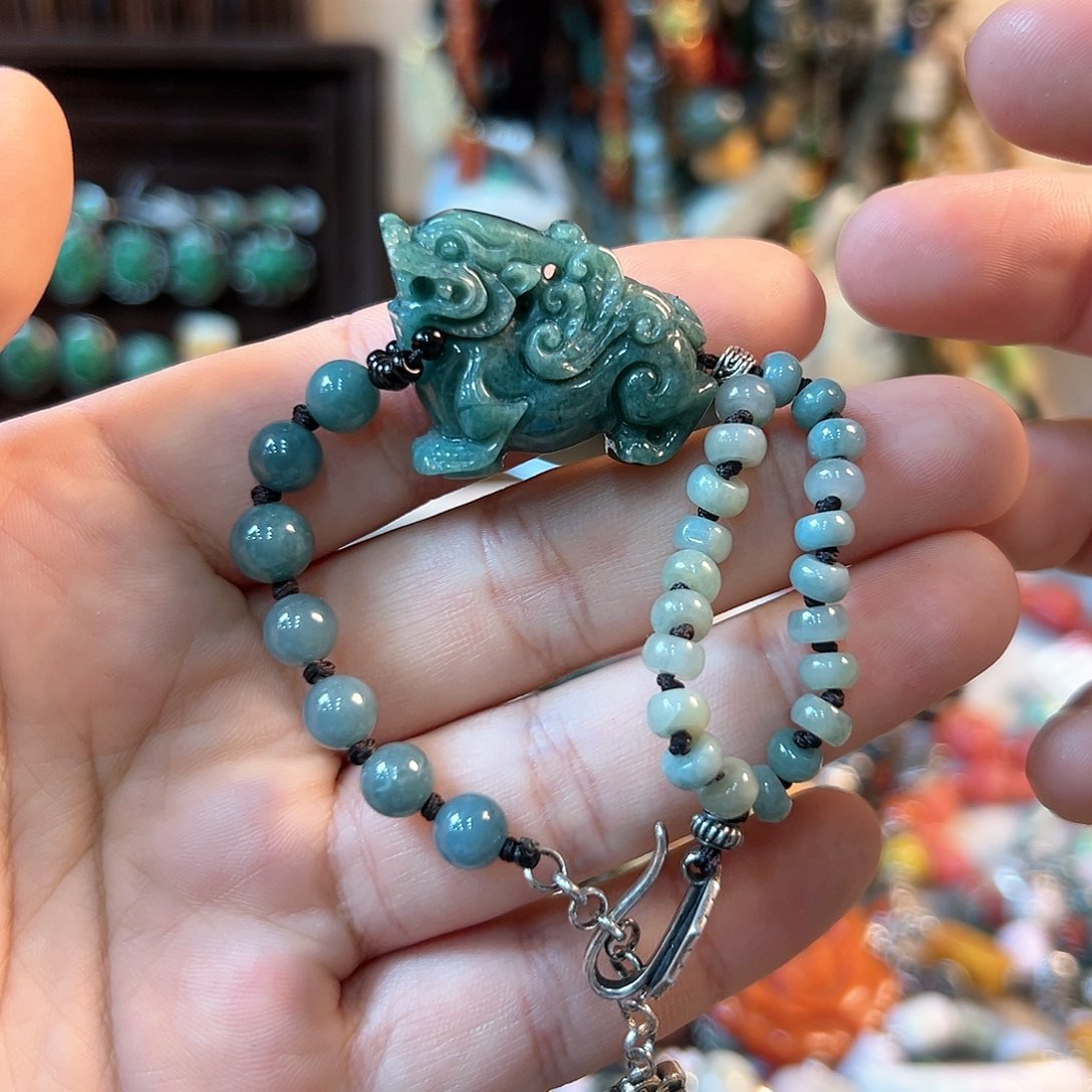 翡翠颈饰未镶嵌手串