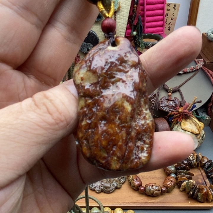 未镶嵌岫岩河磨玉（透闪石质玉）挂件