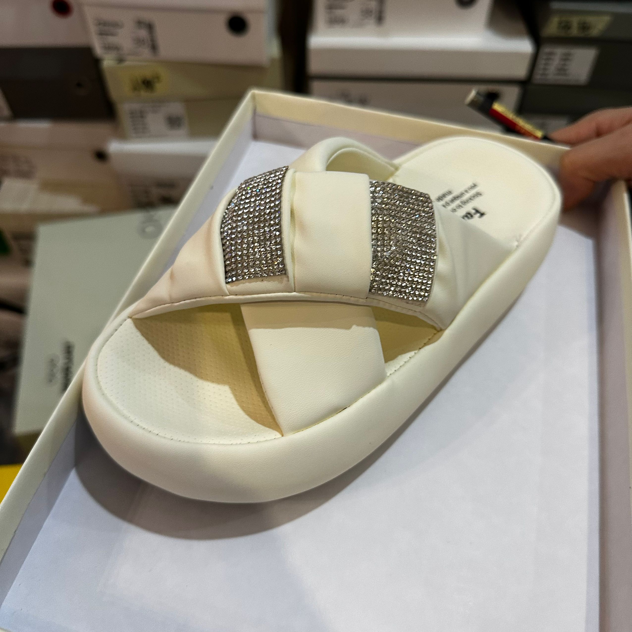 罗马风低帮百搭夏季外穿小众人字夹交叉女软底胶粘时装凉鞋