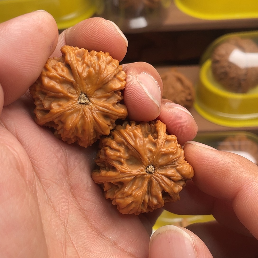 ****好文玩核桃吊坠文山三棱