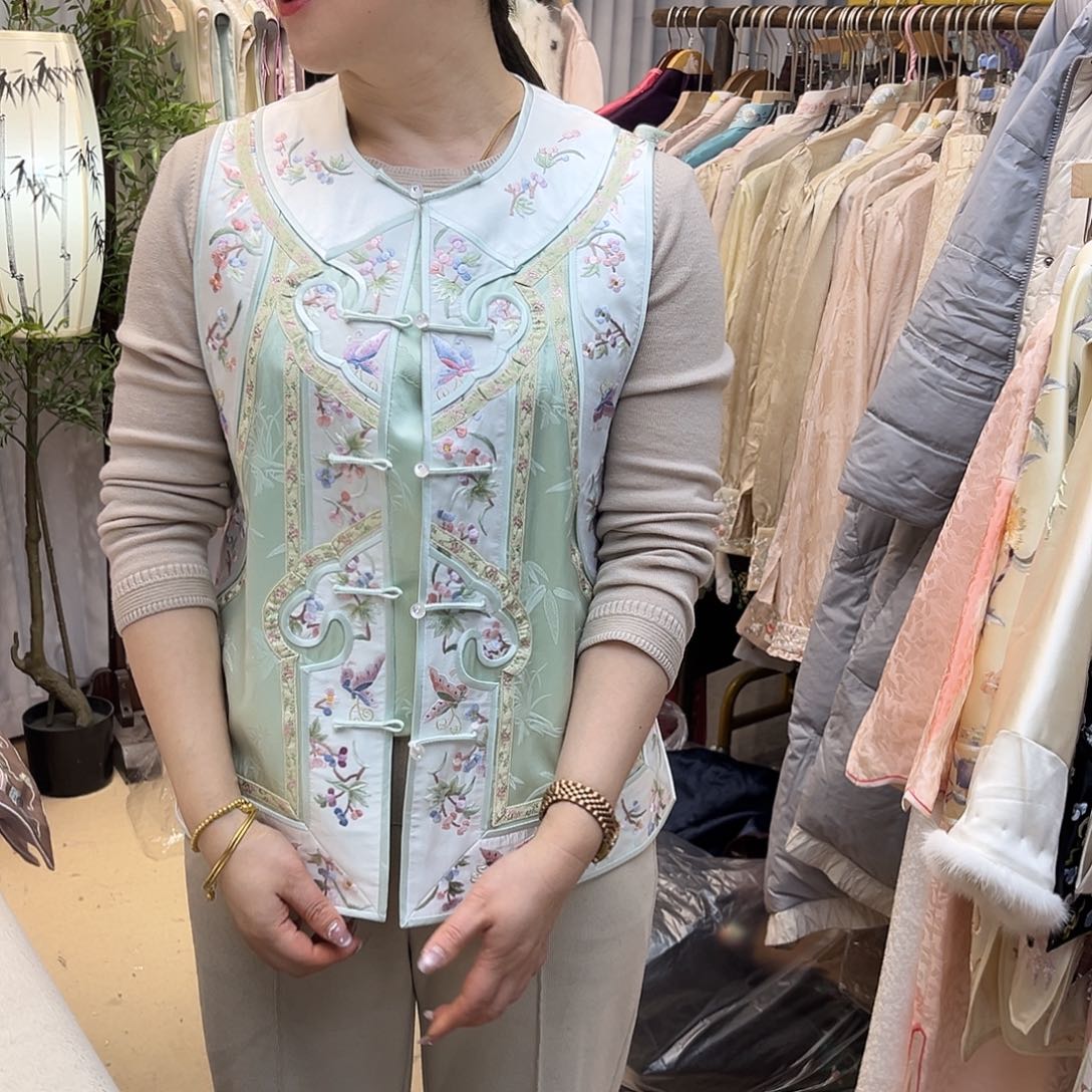 刺绣现绣马甲高货现秀