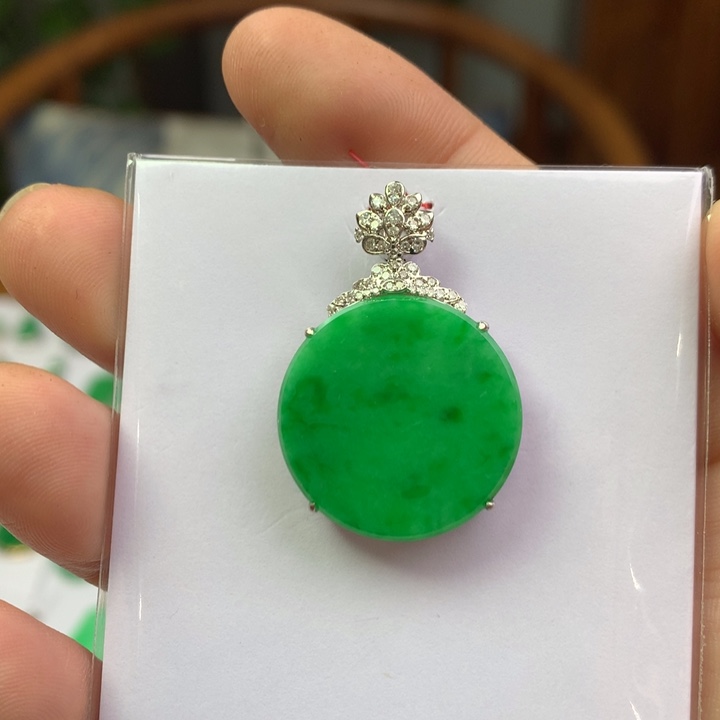 翡翠18K金镶嵌颈饰翡翠吊坠