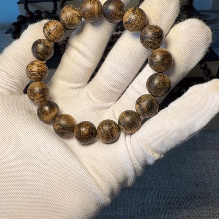 在***光沉香碎屑沉香达拉干 16.2克 9分沉 12mm 单圈