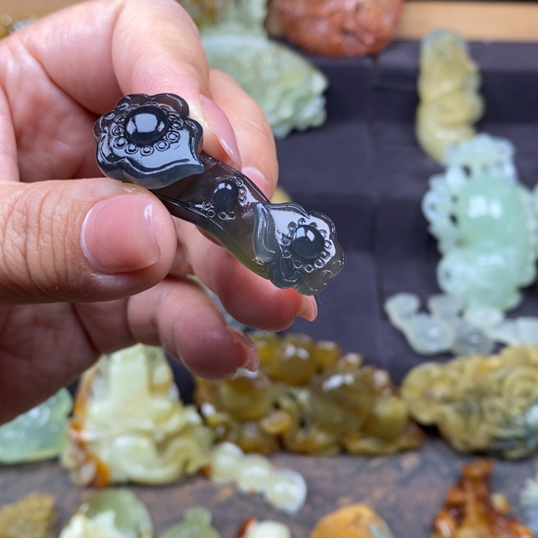 蛇纹石玉颈饰未镶嵌十*月