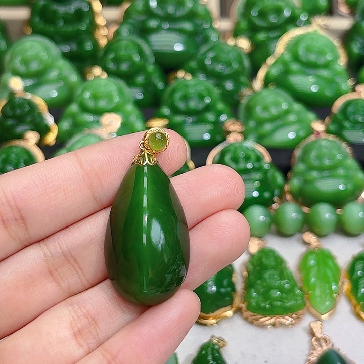 和田玉（碧玉）颈饰18K金镶嵌