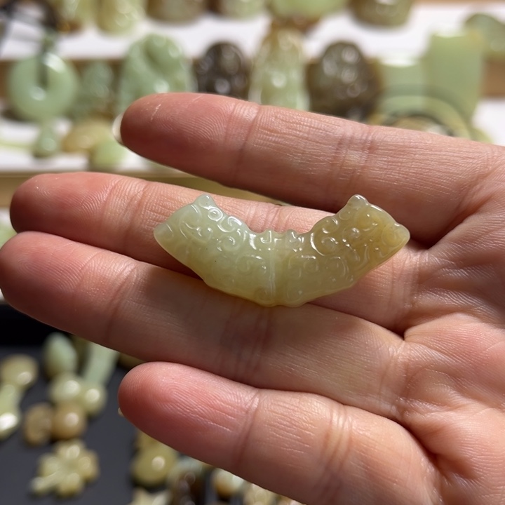 和田玉未镶嵌颈饰我**我