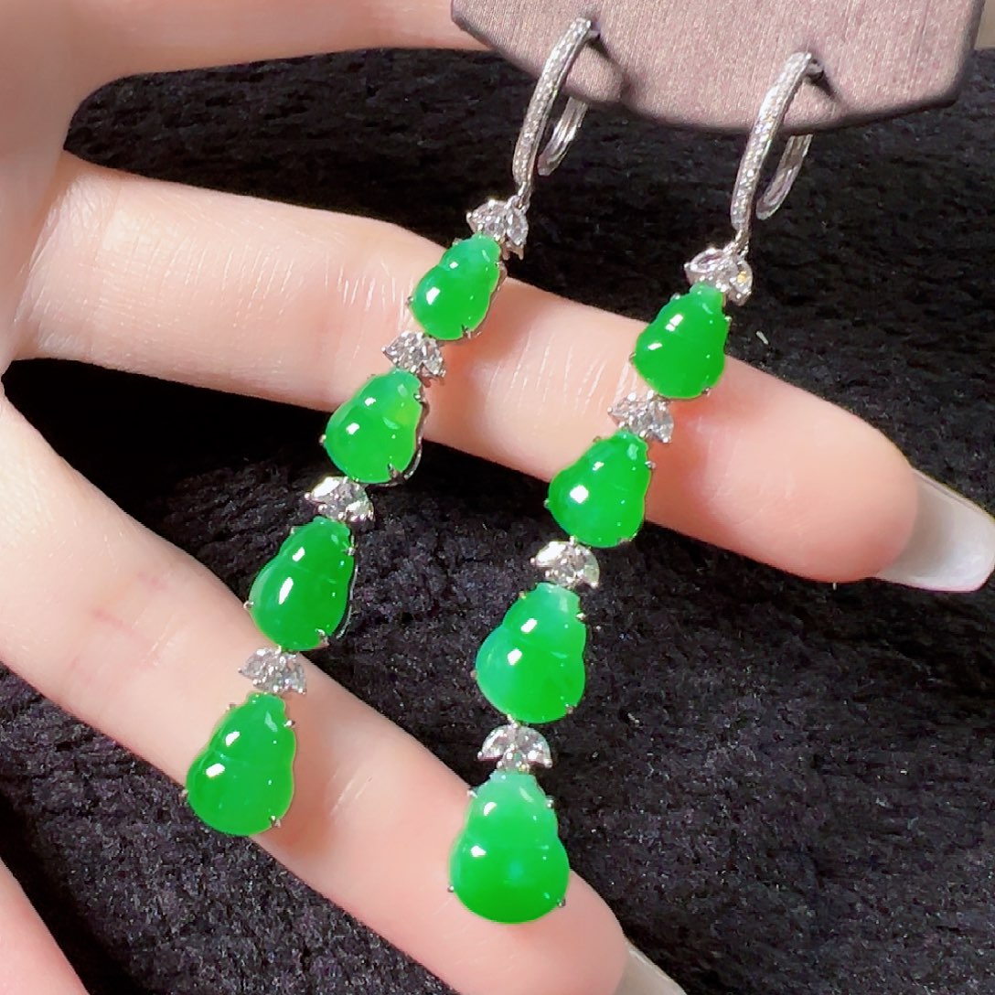 翡翠18K金镶嵌耳饰签收后24小时鉴赏期，过时不退