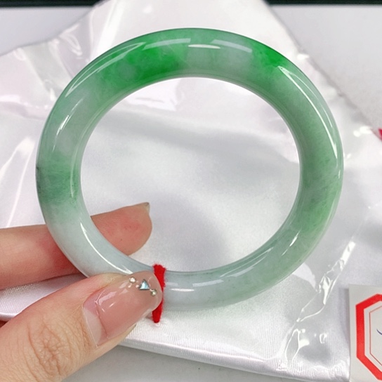 翡翠手镯未镶嵌天然翡翠A货064