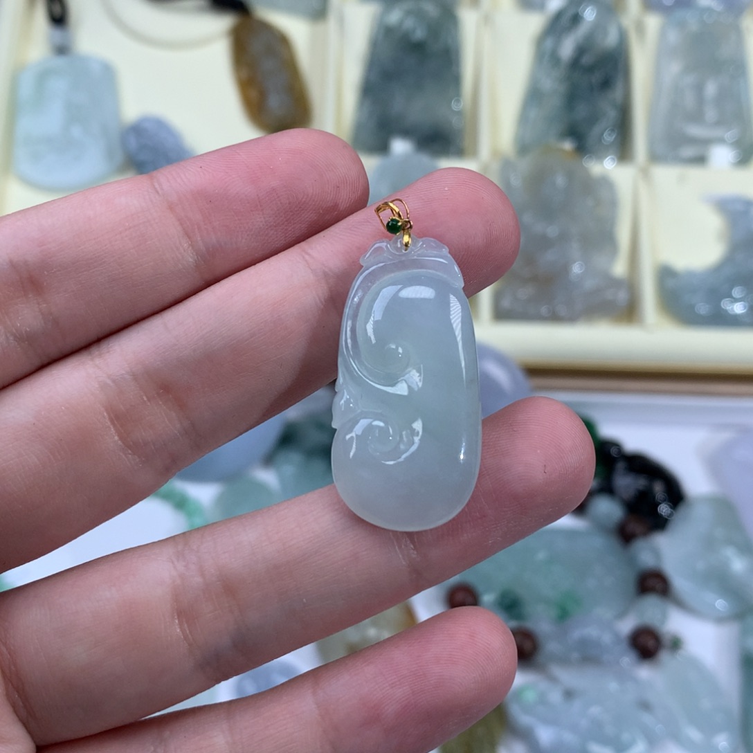 杨***士翡翠未镶嵌吊坠(不含链)翡翠