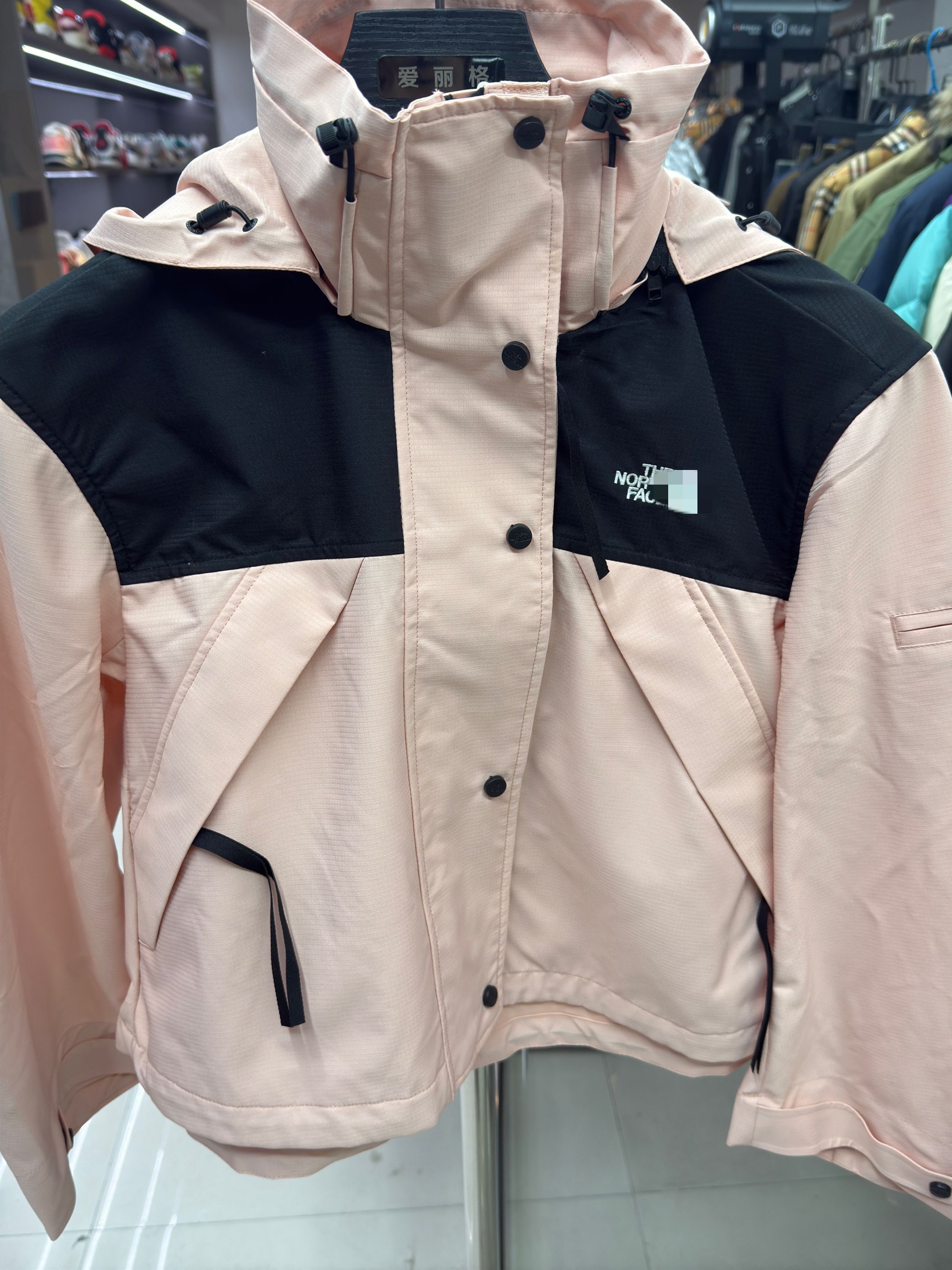 女士短款冲锋衣外套户外防水登山