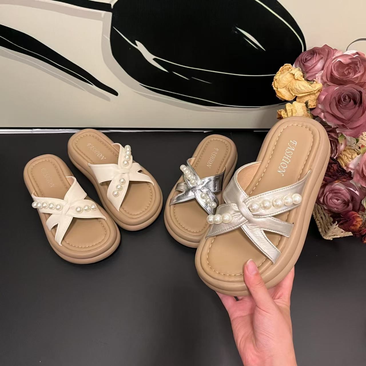 2025夏季韩版一字拖厚款沙滩鞋修面皮胶粘鞋凉拖鞋纯色平底拖鞋