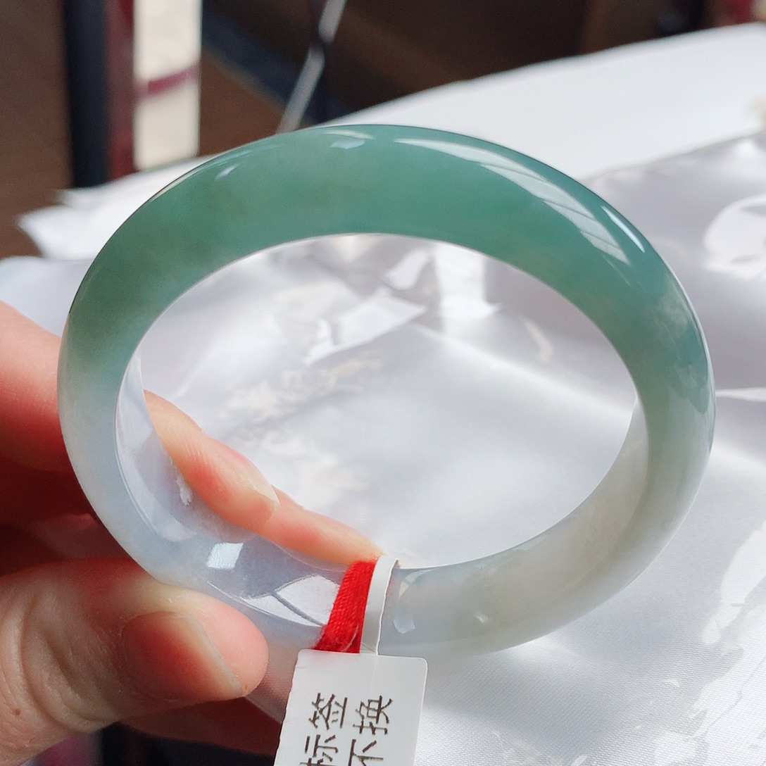翡翠手镯未镶嵌天然翡翠A货