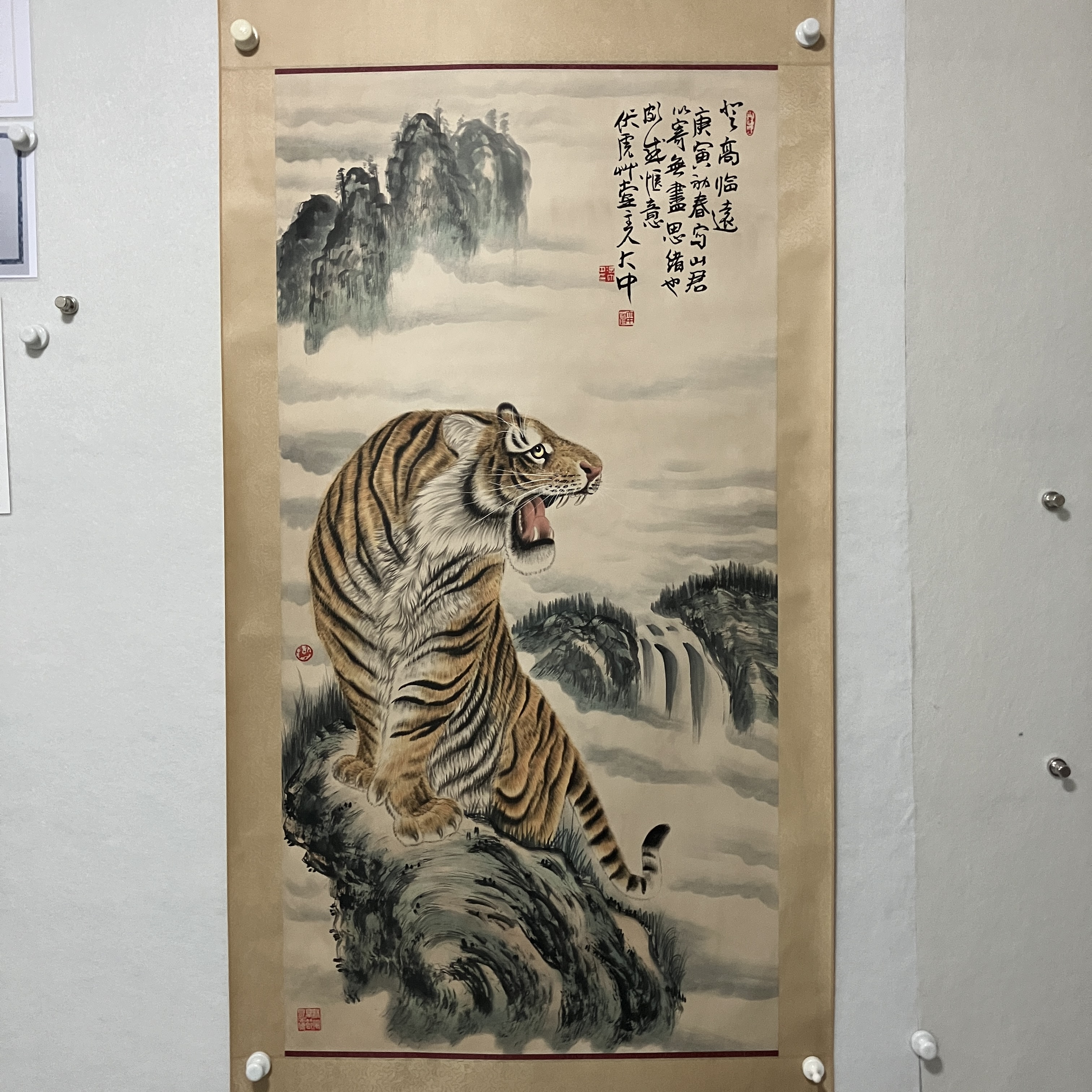 4803 虎 纸本设色136×68cm