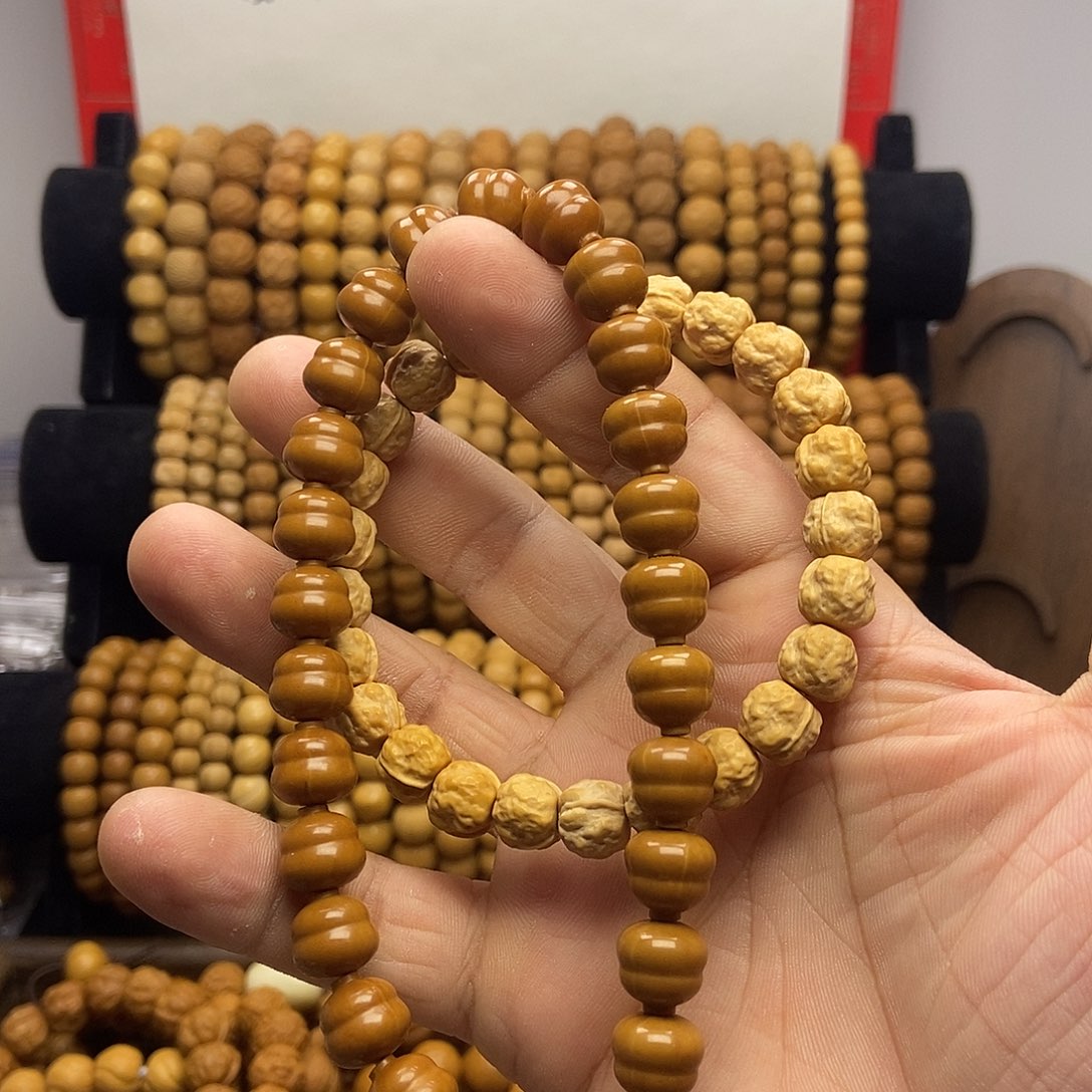 孙***e手串猴头核桃葫芦一条，蛤蟆头一条