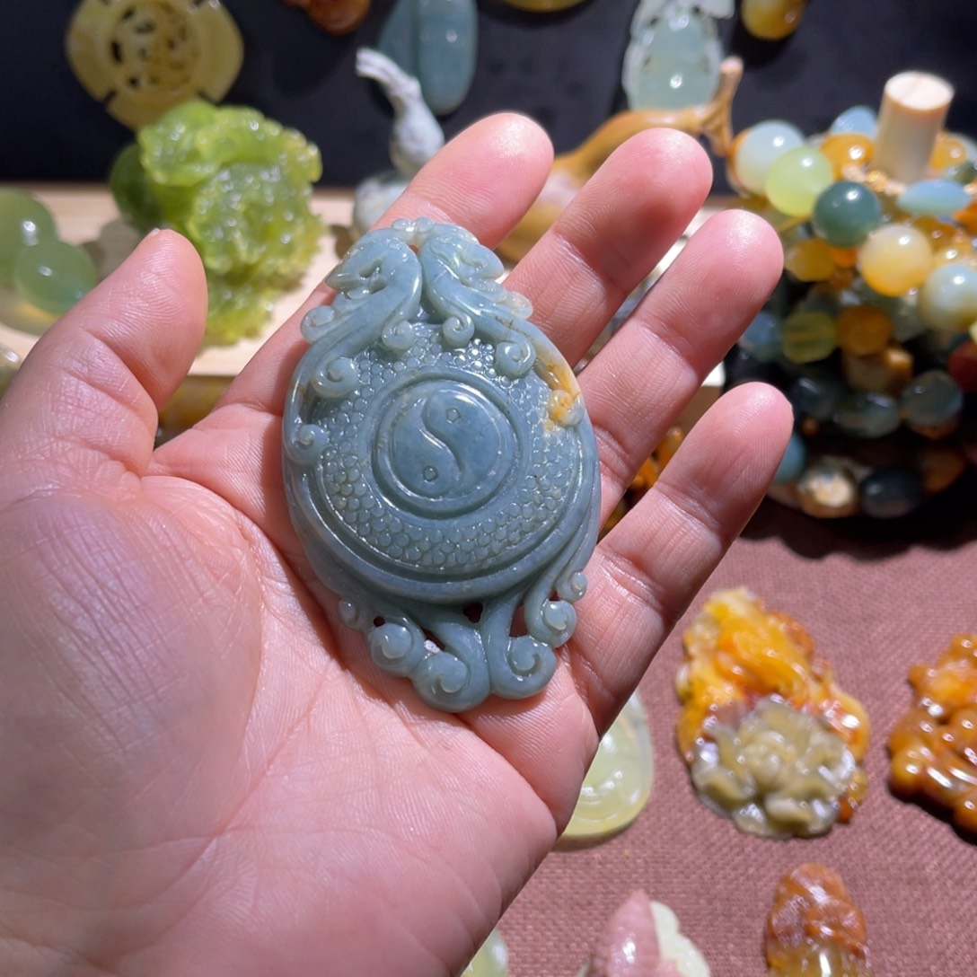 *****蛇纹石玉未镶嵌颈饰