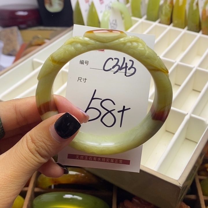 蛇纹石玉手镯未镶嵌