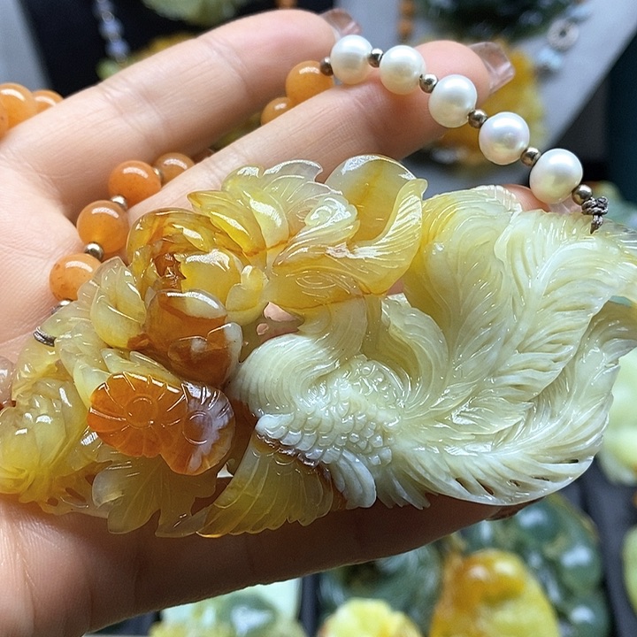 蛇纹石玉挂件未镶嵌