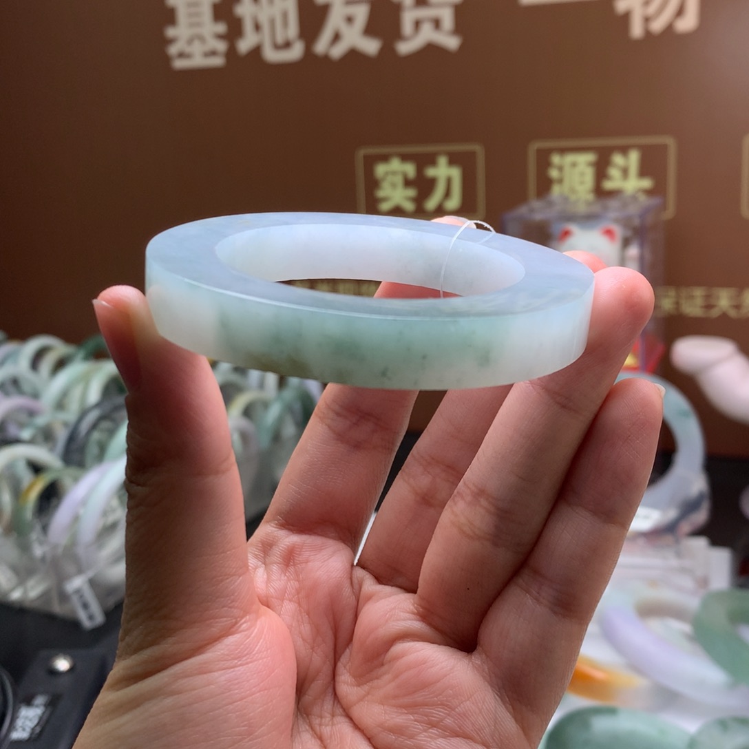 定制翡翠手镯未镶嵌冰蓝