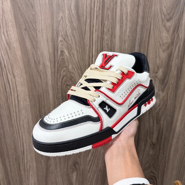 99新 LouisVuitton/路易威登 42.5码 新款trainer白红铆钉 板鞋