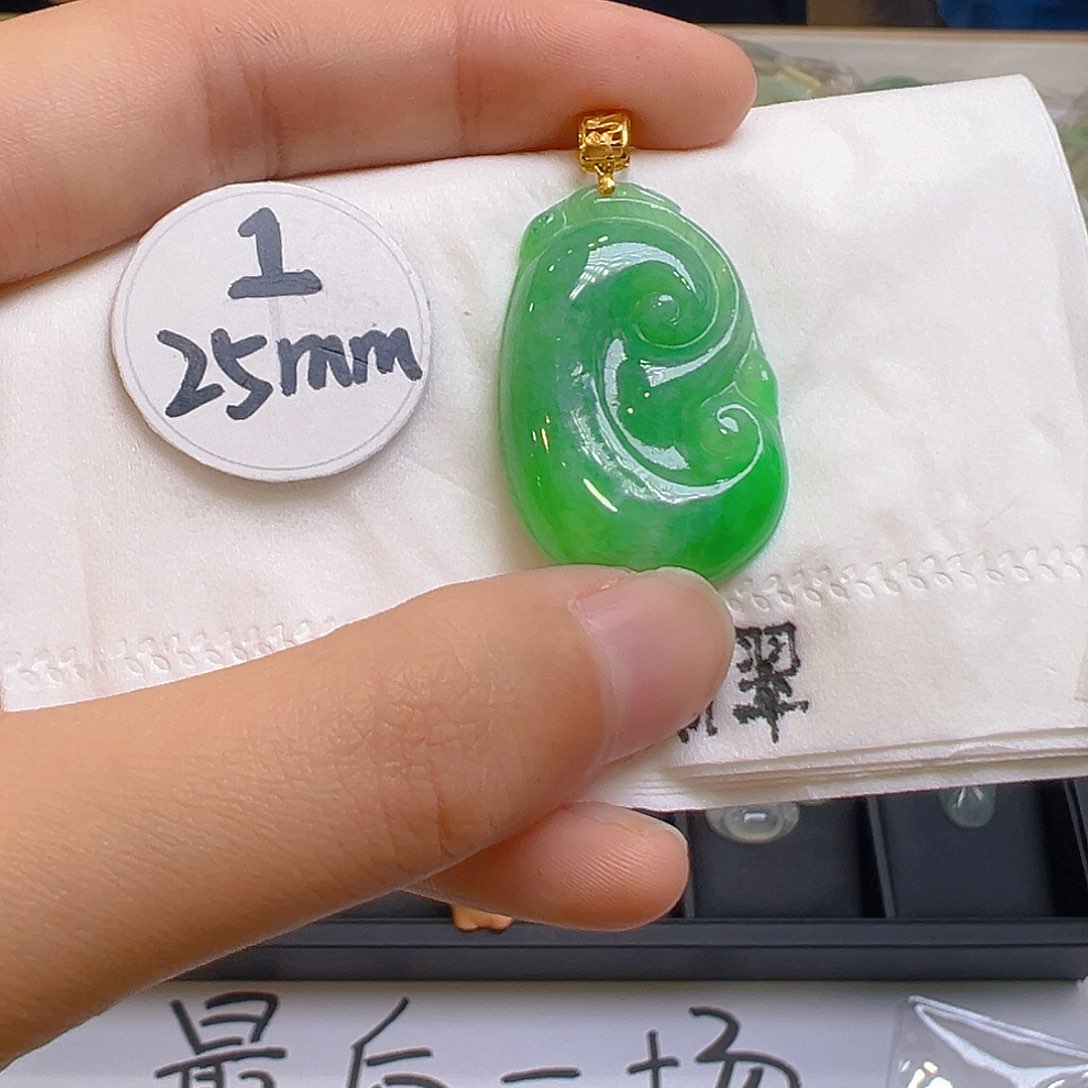 翡翠颈饰18K金镶嵌翡翠