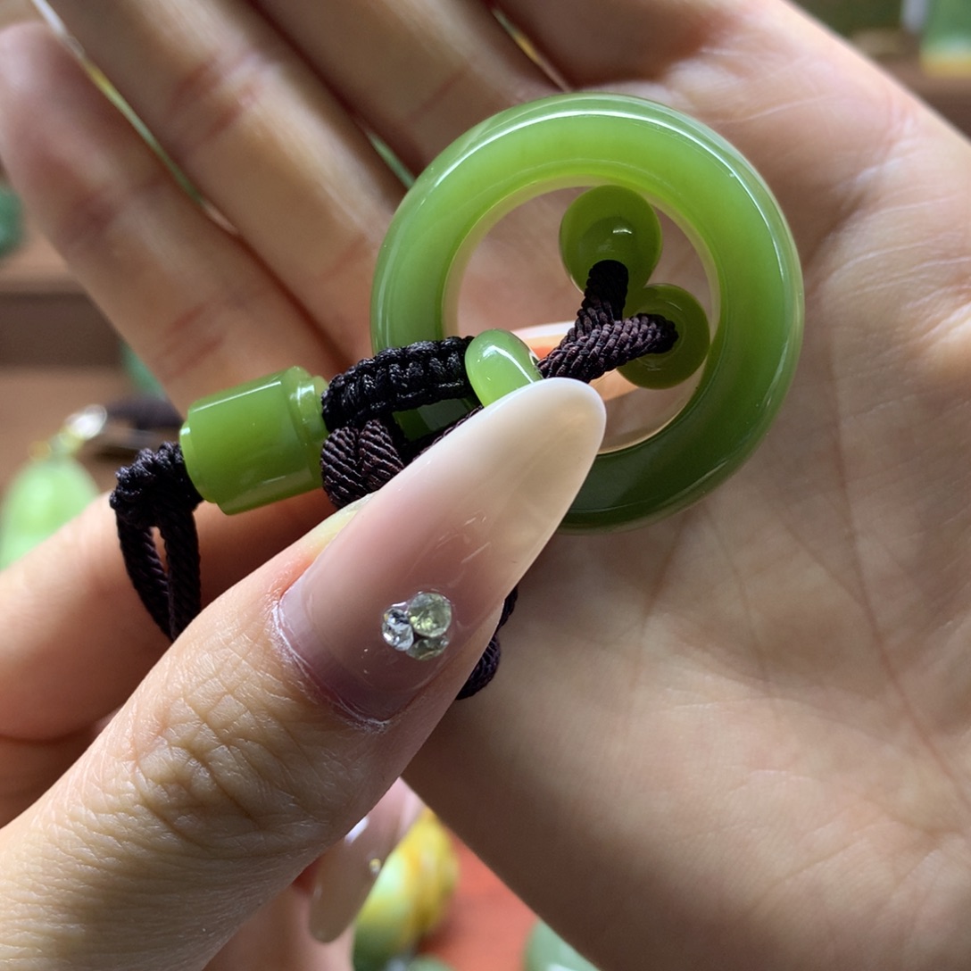 和田玉颈饰未镶嵌春**里