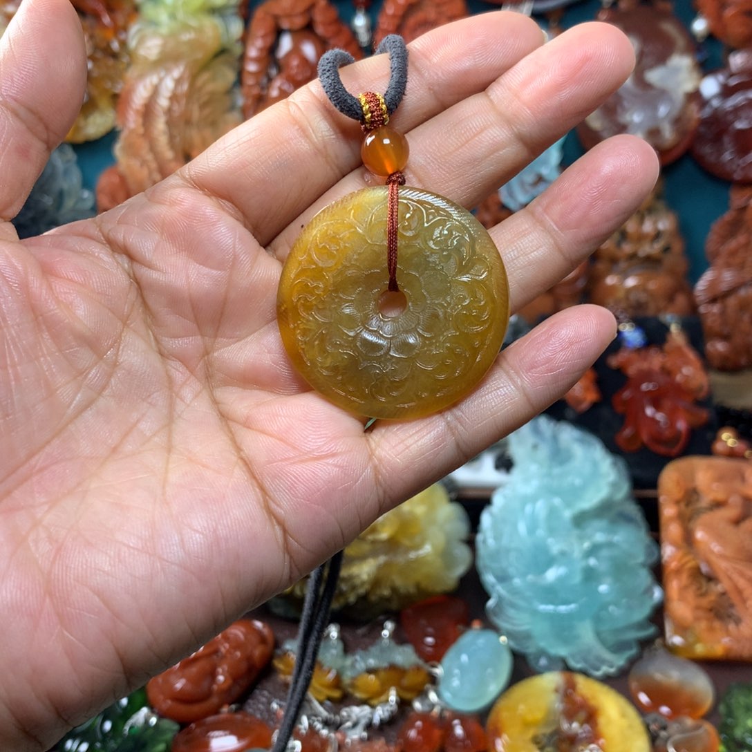 蛇纹石玉挂坠未镶嵌