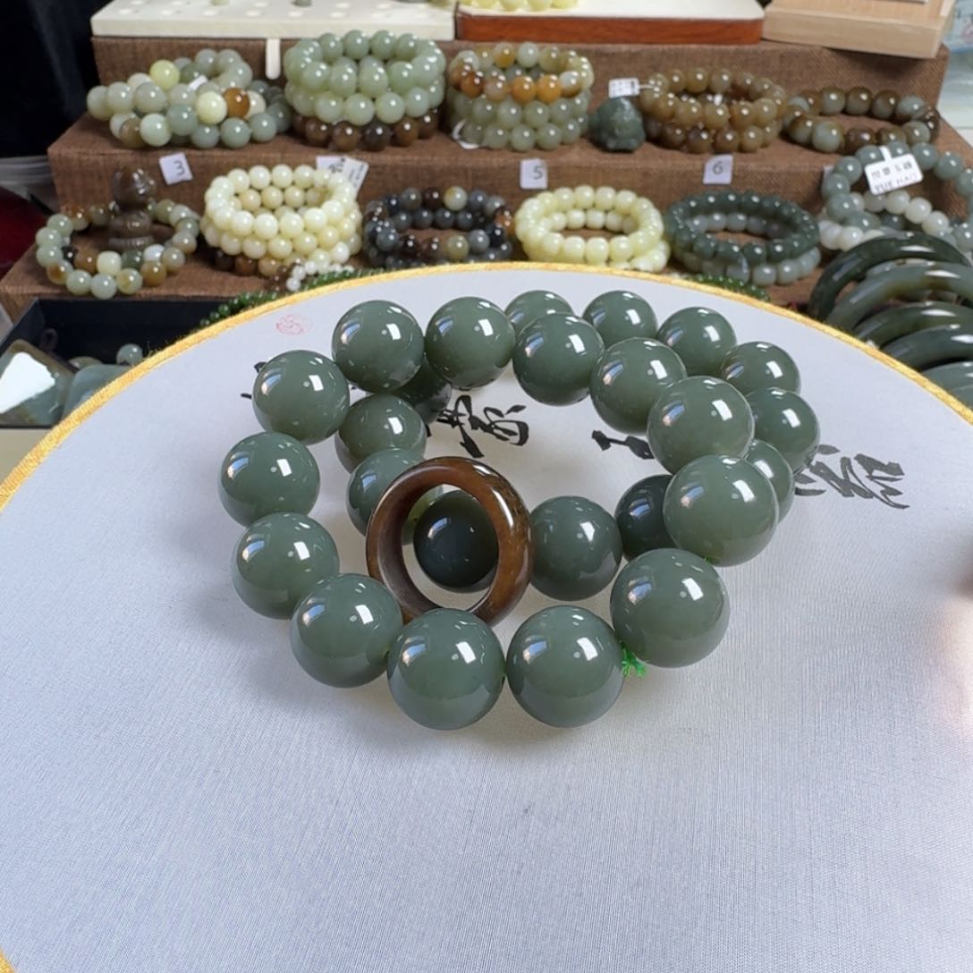 和田玉手链未镶嵌我****袄