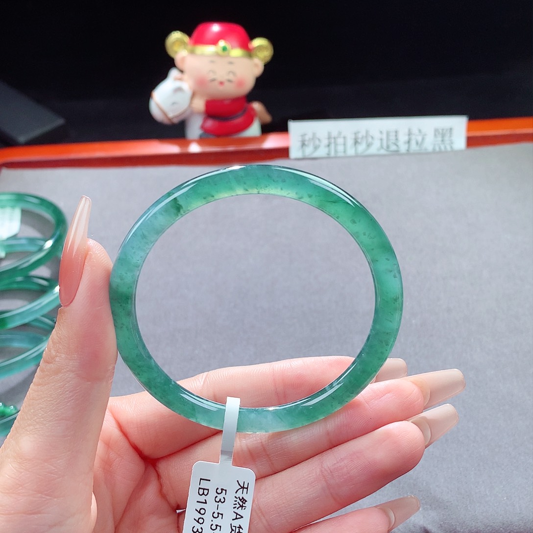 翡翠手镯未镶嵌天然