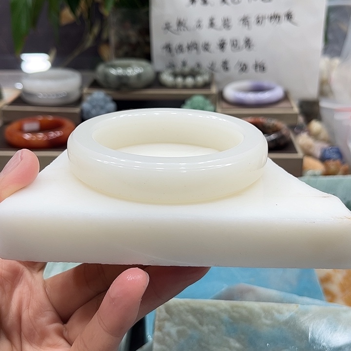 石英质玉（佘太翠）未镶嵌手镯