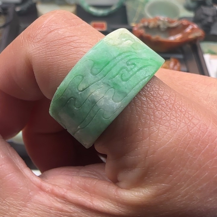 翡翠未镶嵌颈饰特色指环
