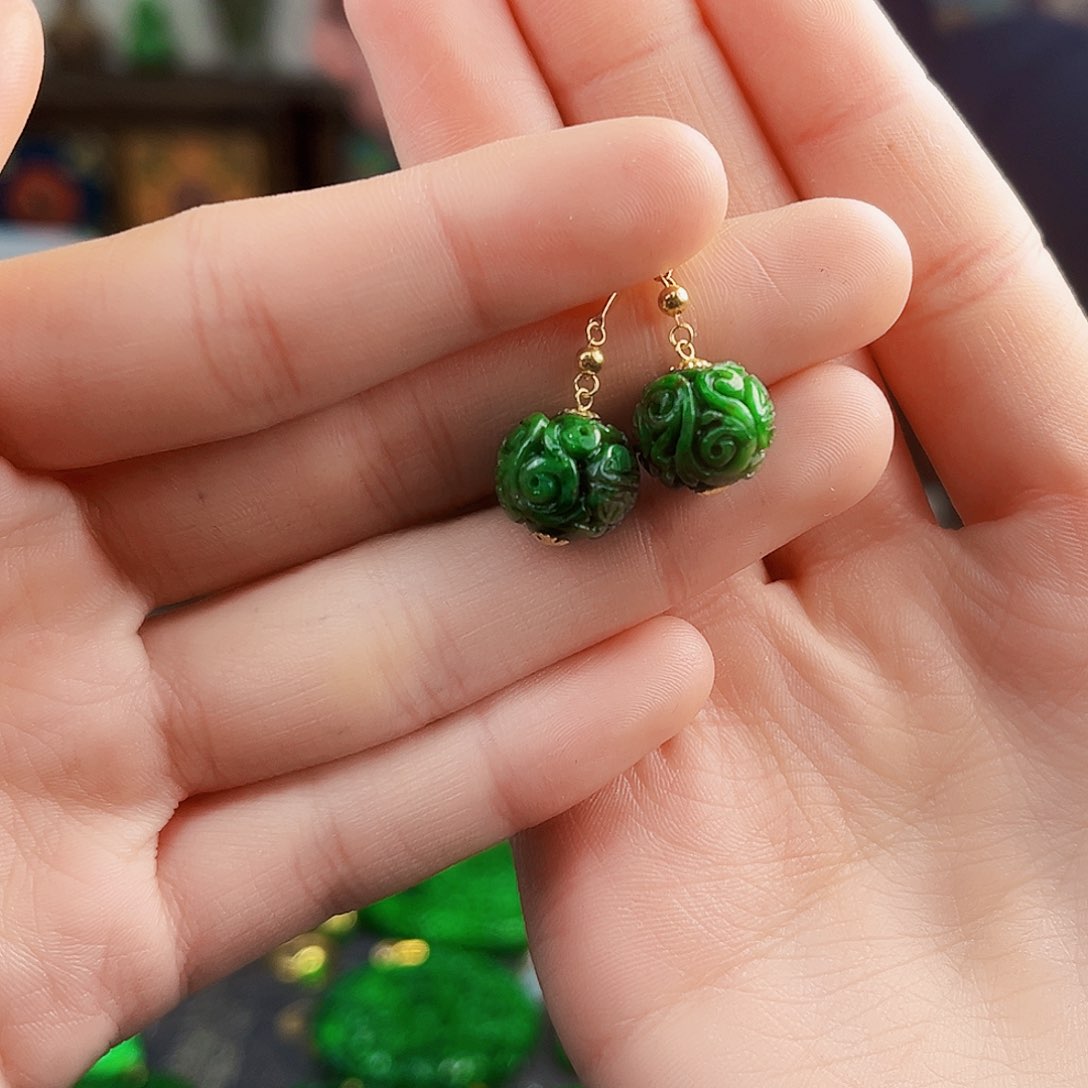 颈饰18K金镶嵌翡翠多样性