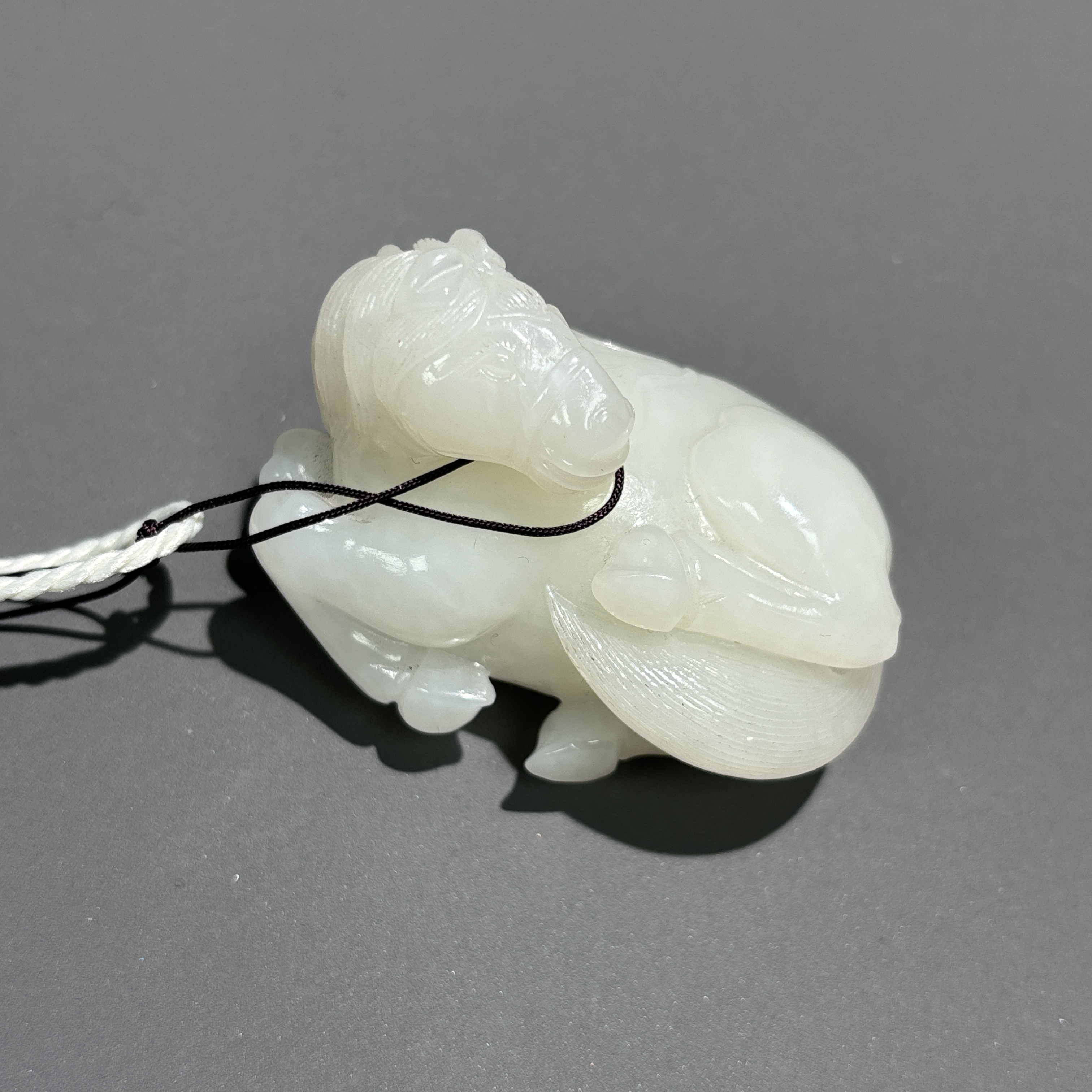 清代和田玉马上翻身手把件