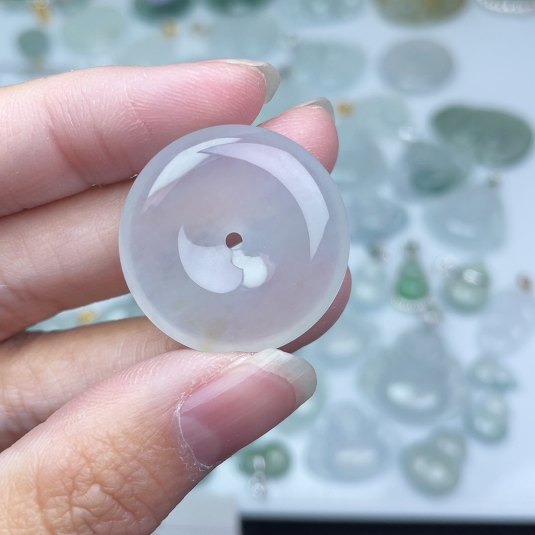 翡翠未镶嵌颈饰平安扣