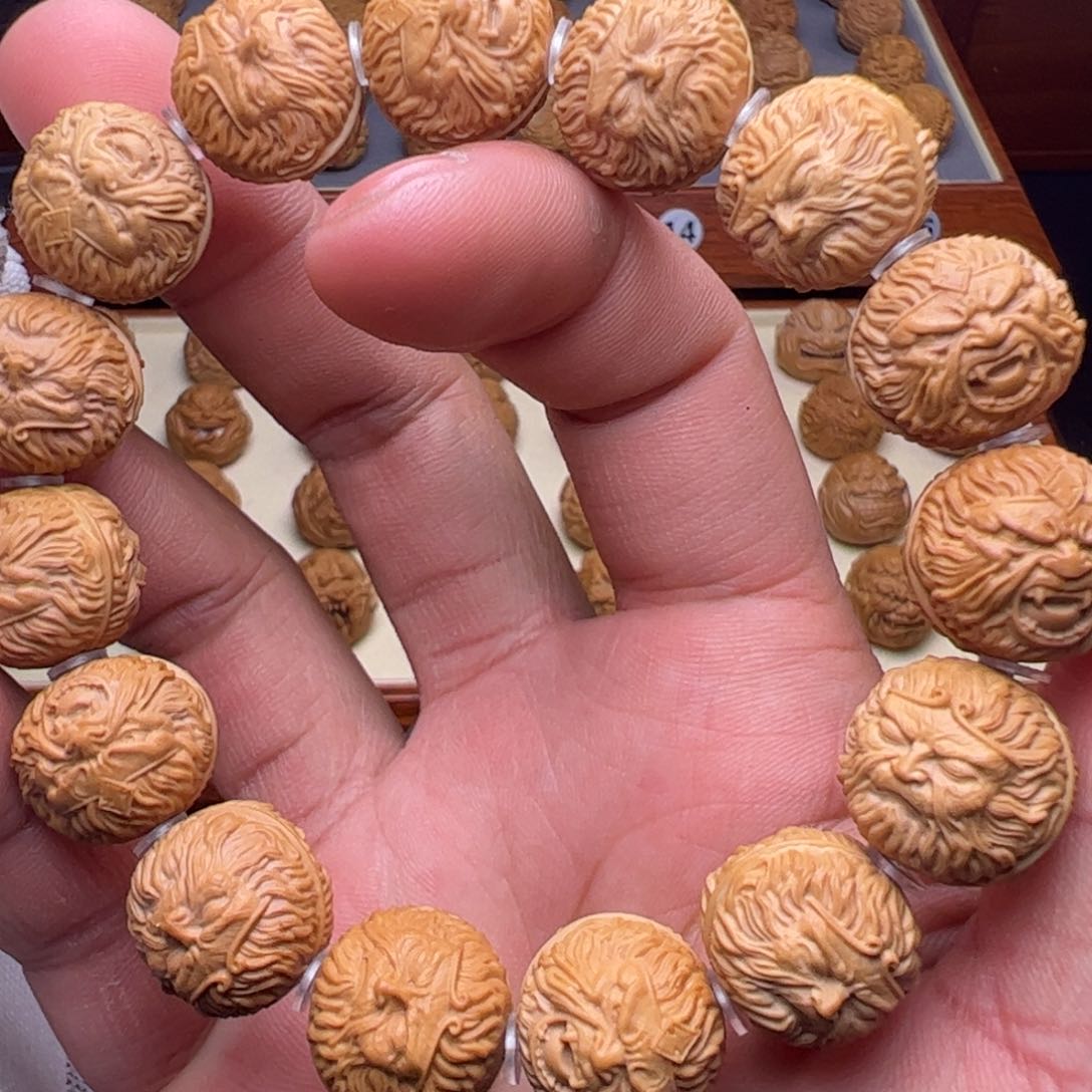 猴头核桃把件大圣满贯