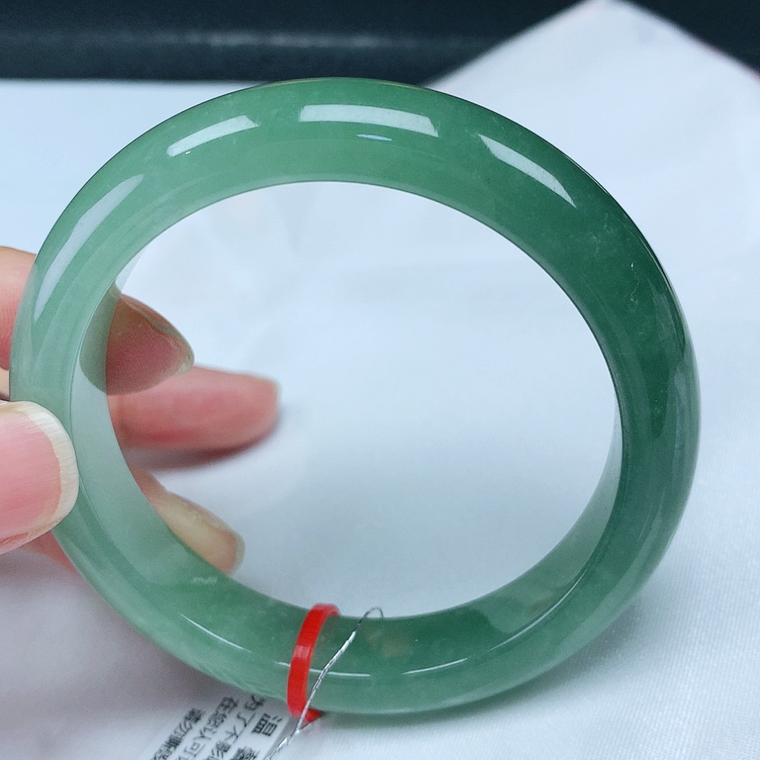 翡翠手镯未镶嵌53圈