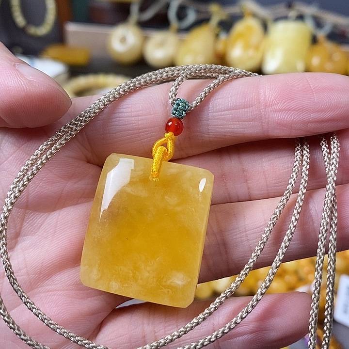 琥珀未镶嵌裸石无事牌