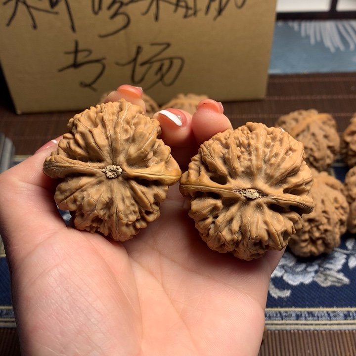吊坠文玩核桃坐***起粗筋