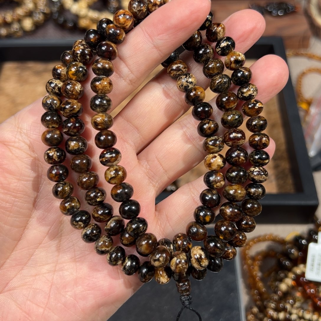 熠***辉琥珀未镶嵌裸石抚顺琥珀8m