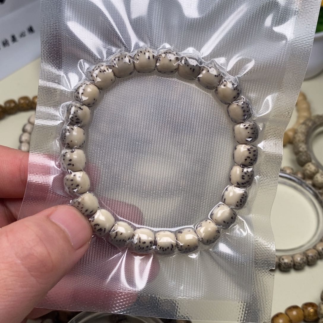 宇***航星月菩提手串石玉料