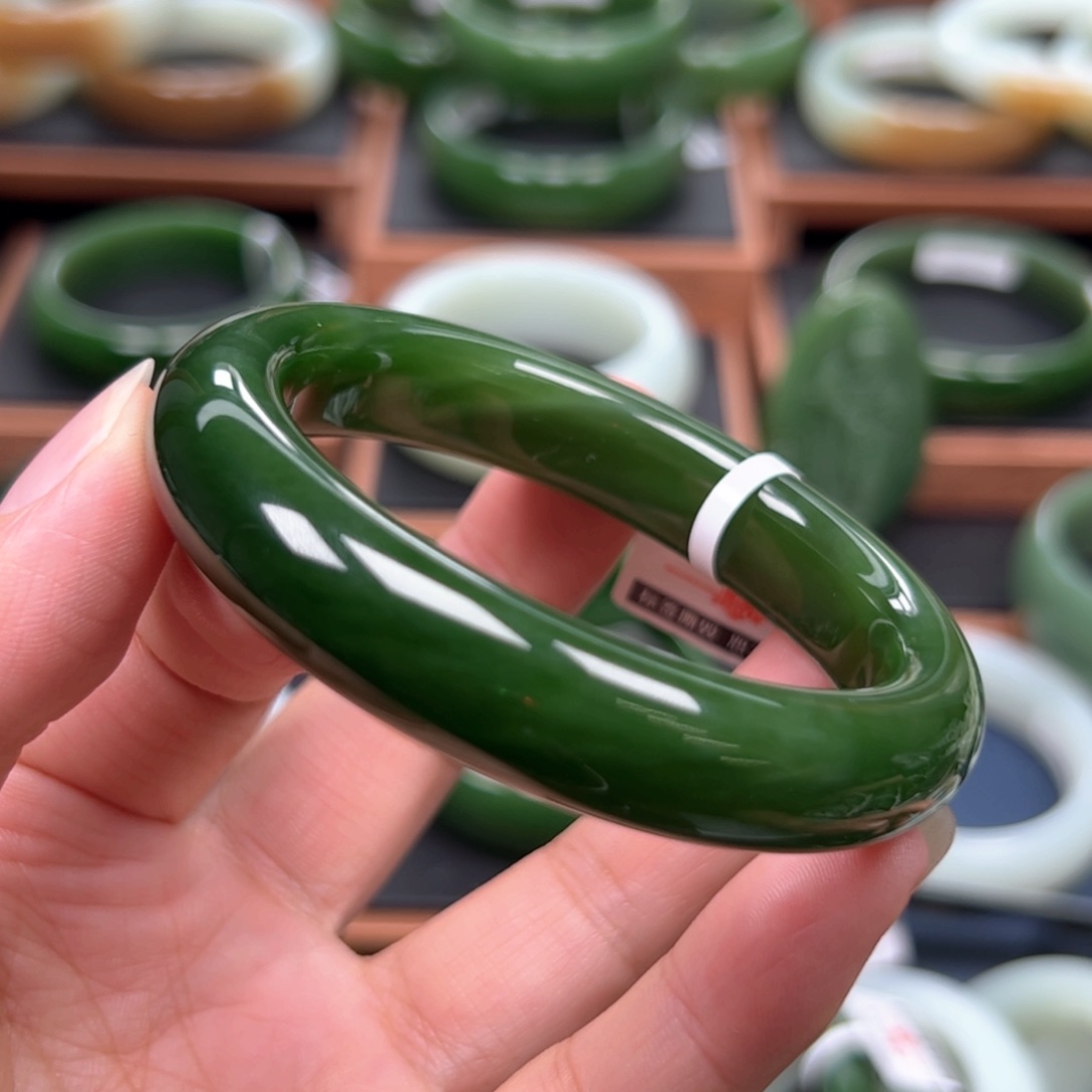 未镶嵌手镯和田玉（碧玉）