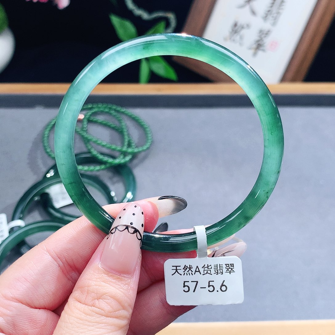 翡翠手镯（圆镯）未镶嵌