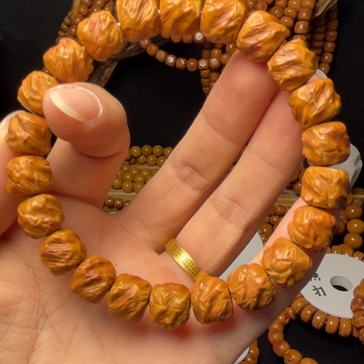 桃核把件龙纹桃核龙岩无相手串