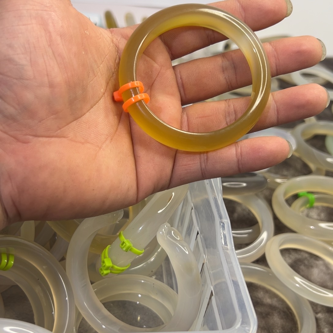 玛瑙/玉髓手镯未镶嵌